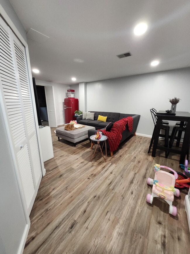 Building Photo - 3486 Burbank Dr