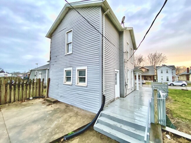 Building Photo - 515 Crawford St