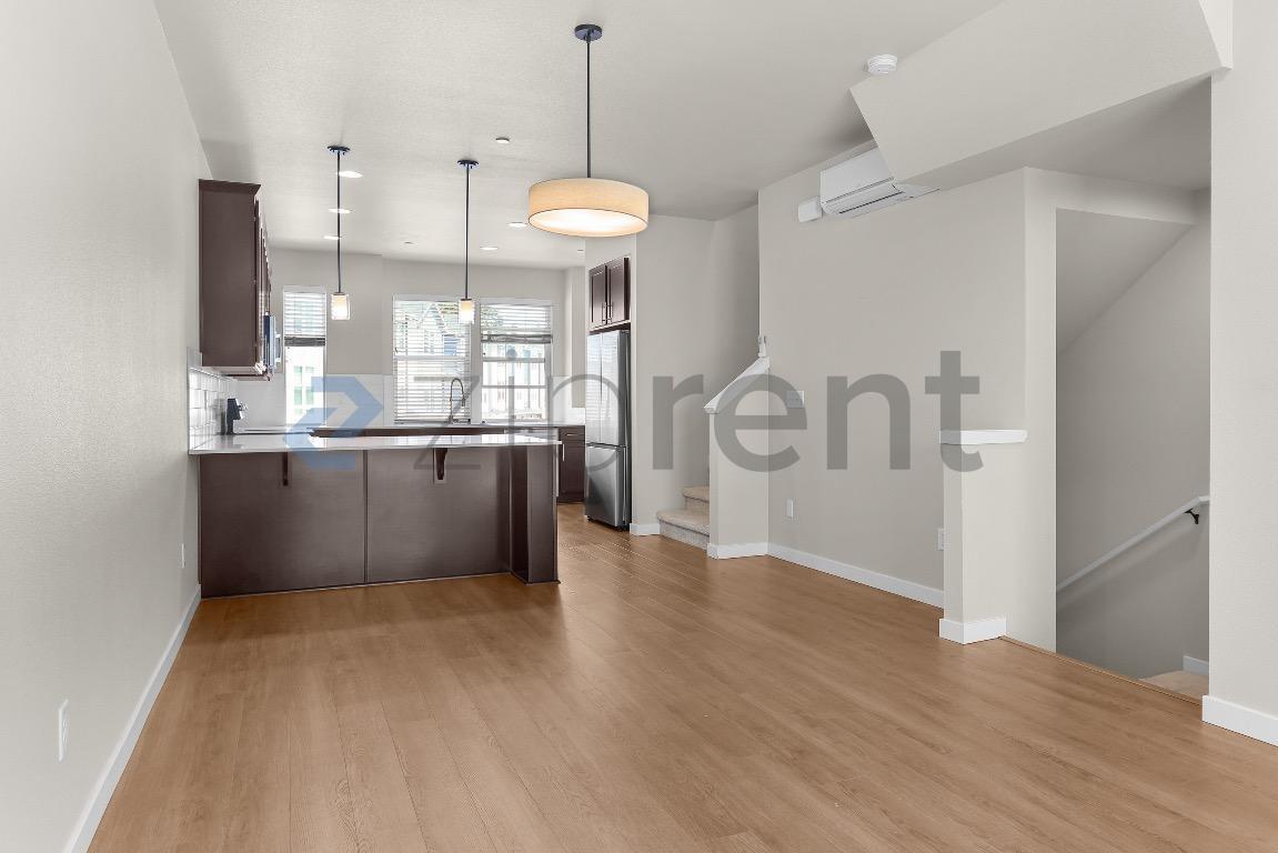Building Photo - Unit l4
