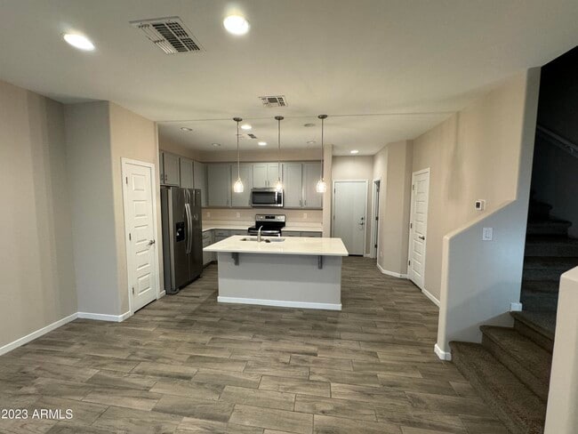 Building Photo - 576 W Westchester Ave