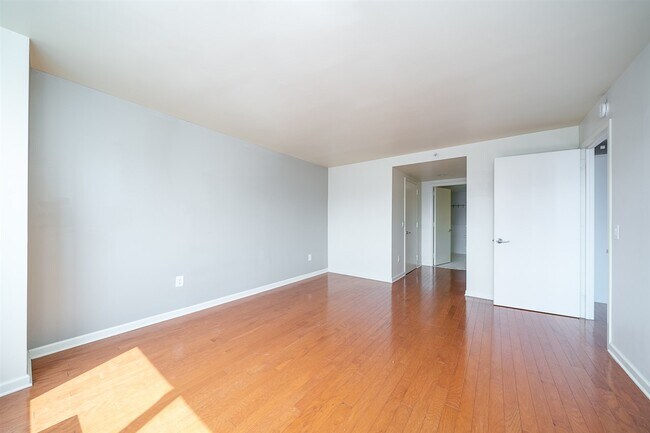 Building Photo - 700 Grove St