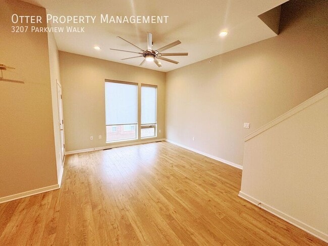 Building Photo - 3207 Parkview Walk