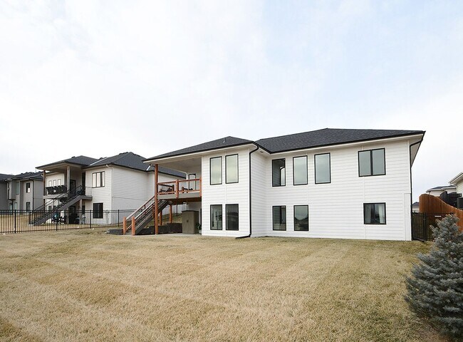 Building Photo - 5503 N 207th St