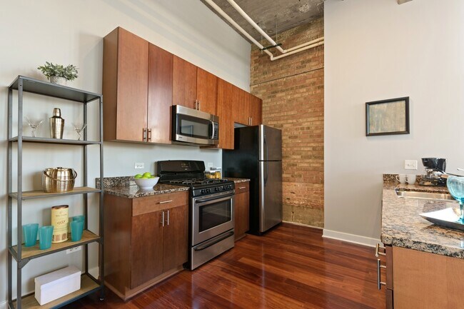Building Photo - 320 E 21st St