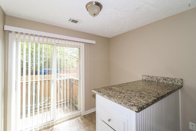 Building Photo - 2156 Oldfield Dr
