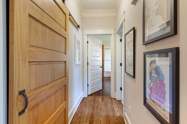 Building Photo - Beautiful 4/4 Plus Office, 4 Blocks From E...