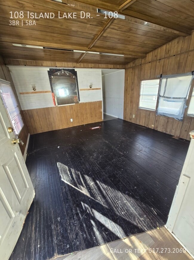 Building Photo - 108 Island Lake Dr