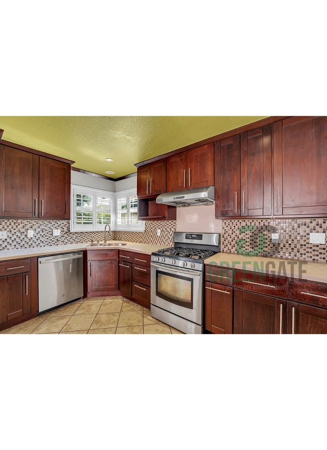 Building Photo - Lovely 3 Bedroom Home in Modesto MUST SEE!