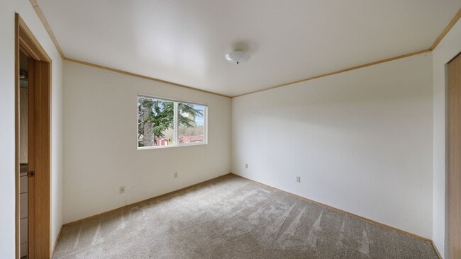 Building Photo - 3 Bed 2 Bath - Downtown - Assigned Parking