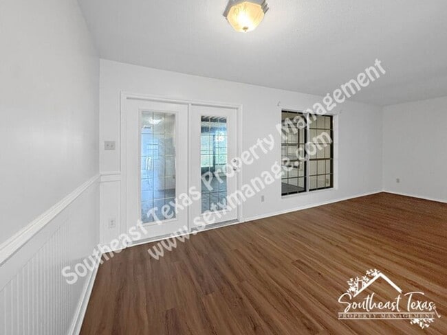 Building Photo - 1099 Sunmeadow Dr