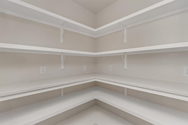 Building Photo - 10101 Woodhaven Dr