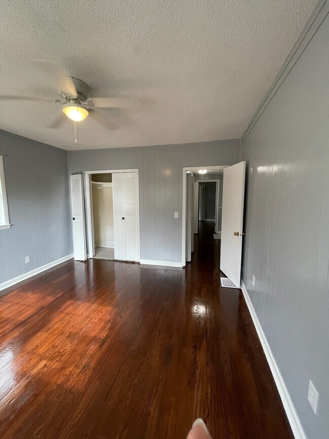 Building Photo - 613 Ledford St