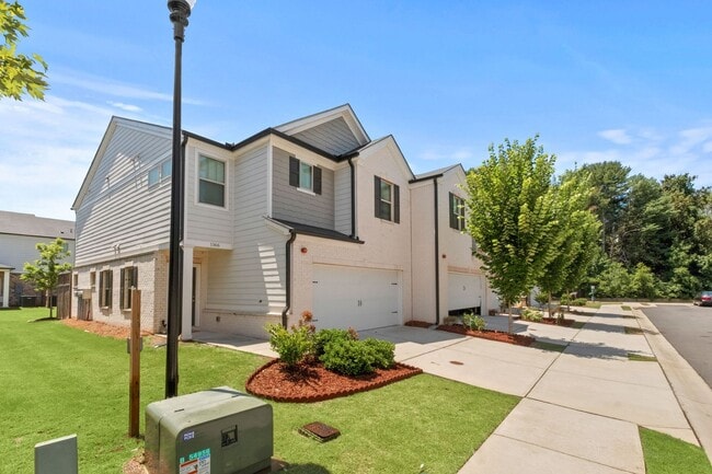 Building Photo - Gorgeous 3 BR/2.5 BA Townhome in Marietta-...