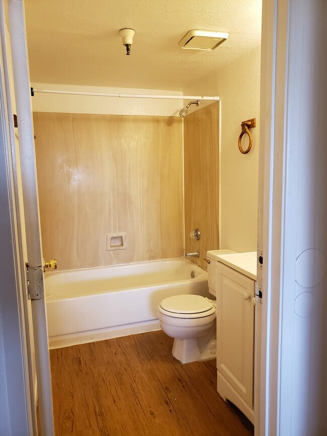 Full-Size Bathroom - Roger Plaza Apartments