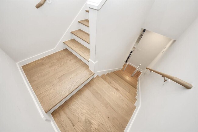 Building Photo - 849 Martin St