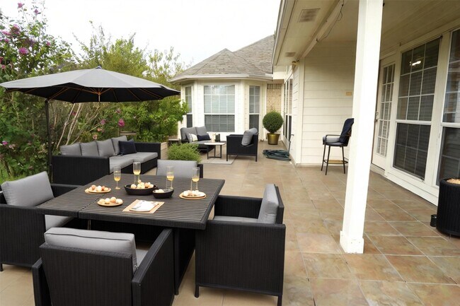 Building Photo - 6006 Country Ridge Dr