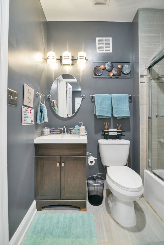 Building Photo - 5213 D St SE