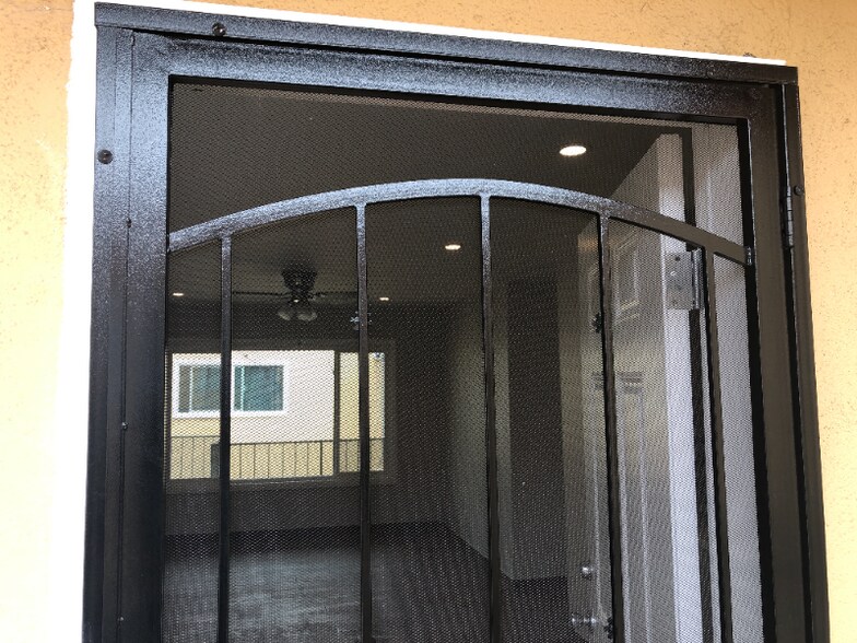 Building Photo - 1108 W 110th St