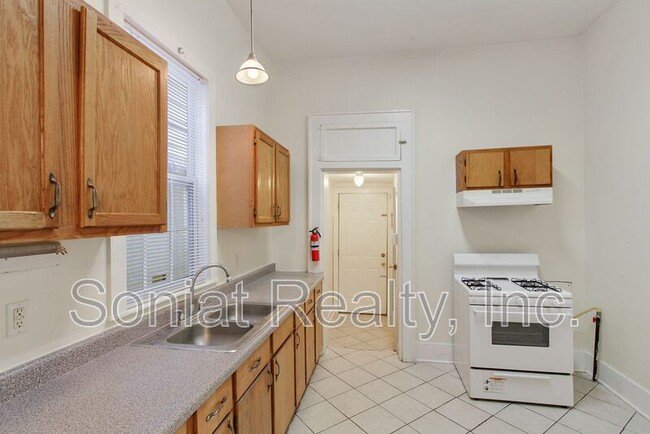 Building Photo - 8409 Cohn St
