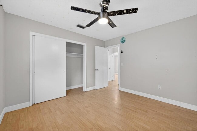 Building Photo - 6219 SW 20th Ct