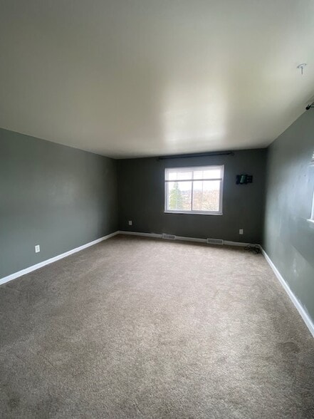 Building Photo - 3282 Ridge Road Ext