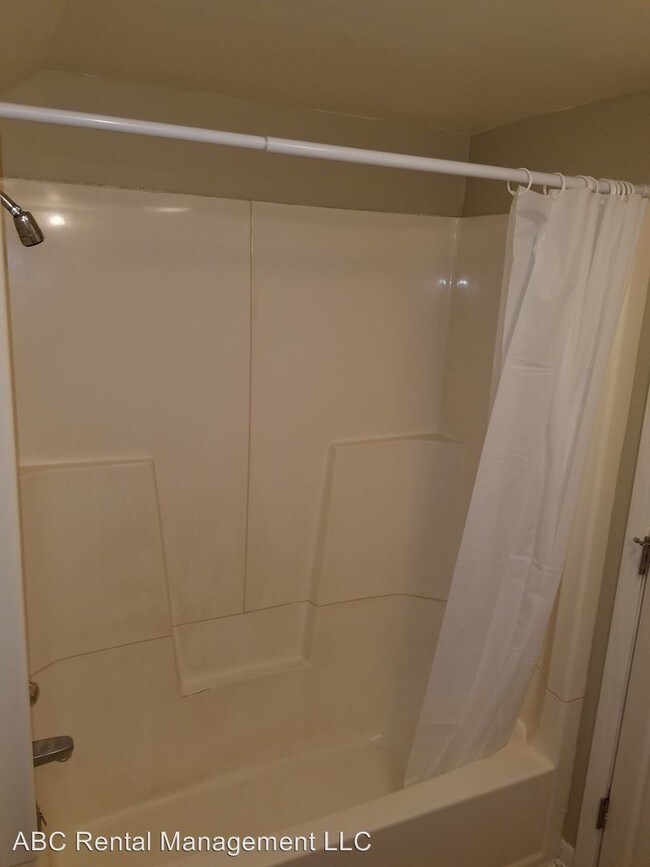 Building Photo - 321 6th Ave