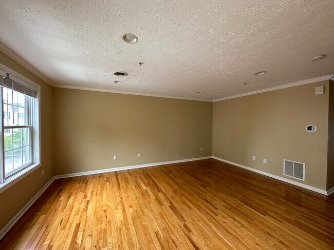 Building Photo - 12 Magnolia Dr