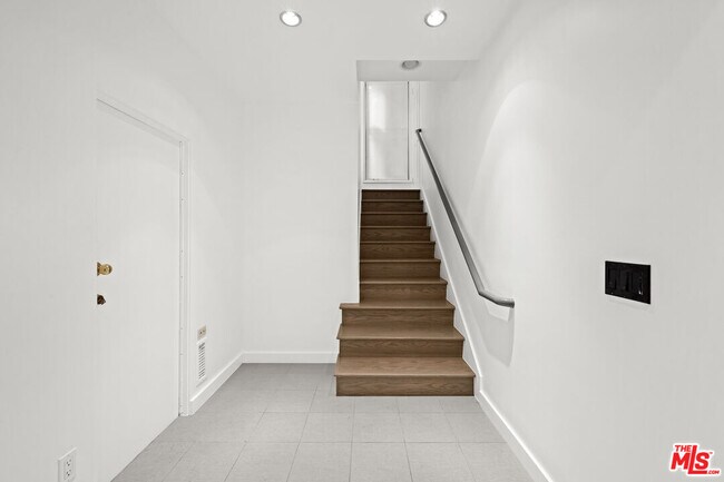 Building Photo - 17088 Palisades Cir