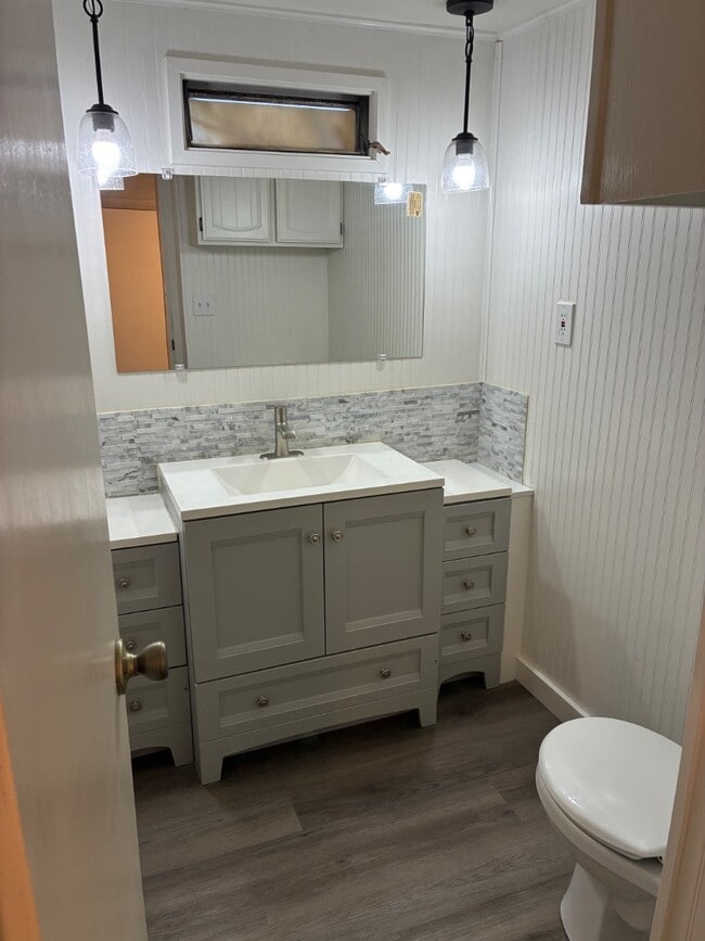 Building Photo - 511 S H St