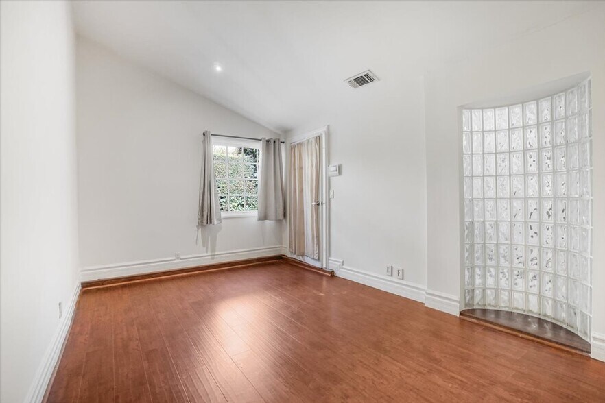 Building Photo - 114 S Layton Dr