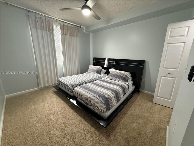 Building Photo - 17150 N Bay Rd