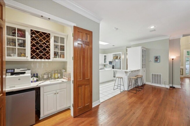 Building Photo - 4 Twin Cir Dr