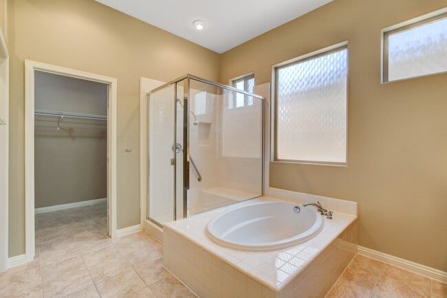 Building Photo - ELEGANT Single Story, 2 Bedroom Home in ANTHEM Gated Community!