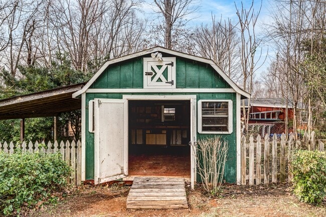 Building Photo - Northern Greensboro, Brick Ranch, Hardwood...