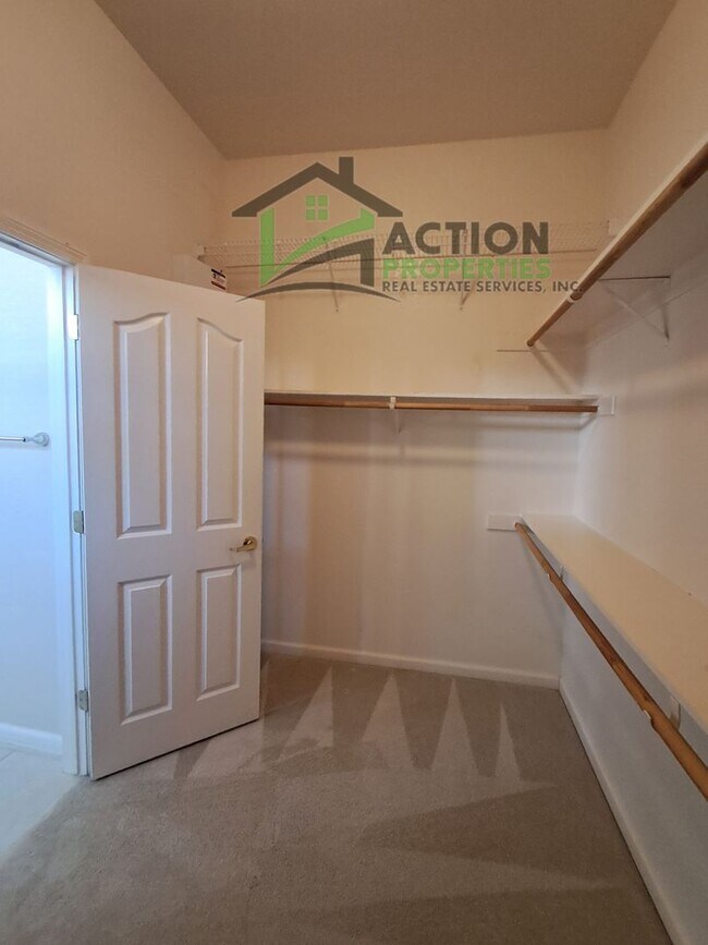 Building Photo - 400 Dumas Ct