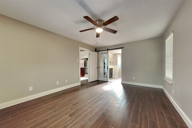 Building Photo - 2814 Golden Leaf Dr