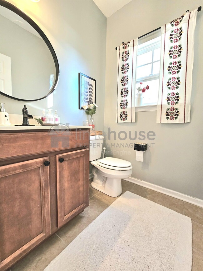 Building Photo - 820 Gem Ct