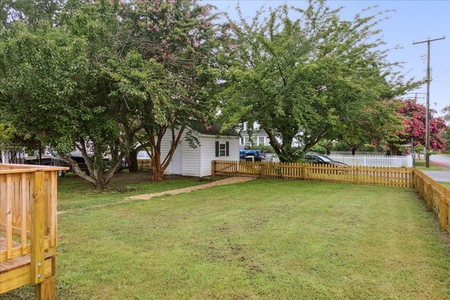 Building Photo - 4BR Historic Yorktown Home | Updated Kitchen & Baths | Near Yorktown Beach