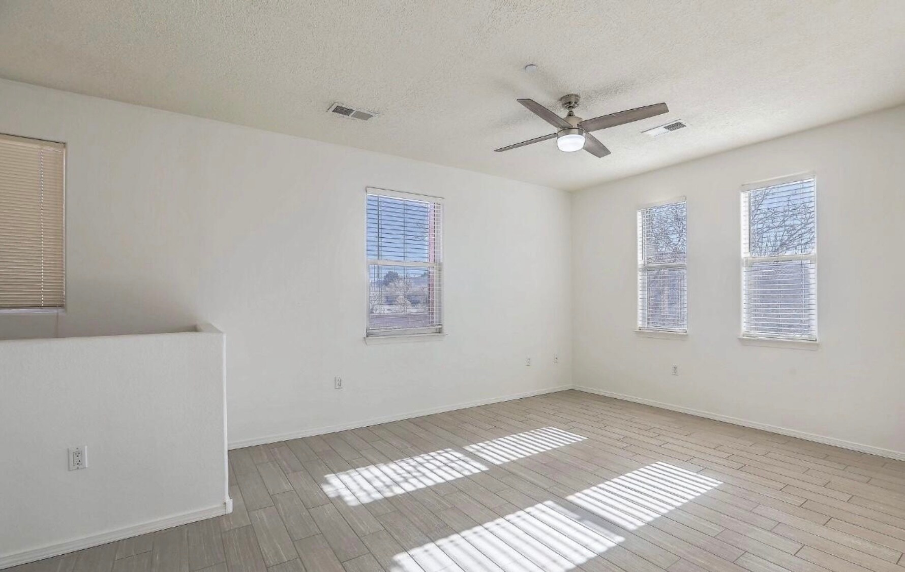 Building Photo - 601 Menaul Blvd NE