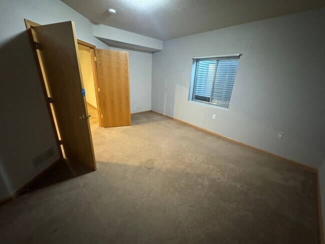 Building Photo - Spacious 4-Bed 3-Bathroom House in North Fort Collins