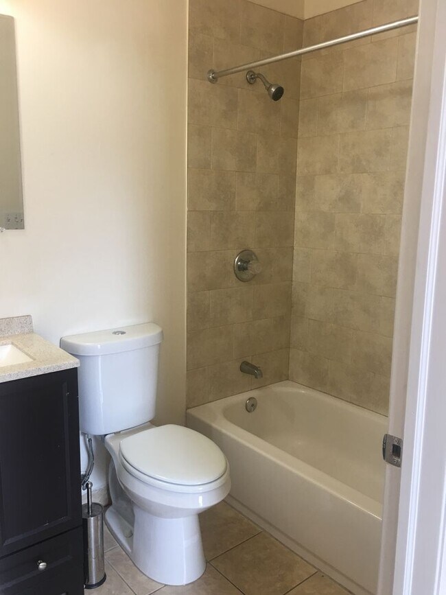 Building Photo - 342 HAWTHORNE