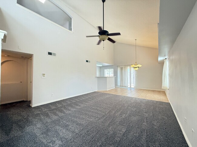 Building Photo - 14057 Tierra Delfin Dr