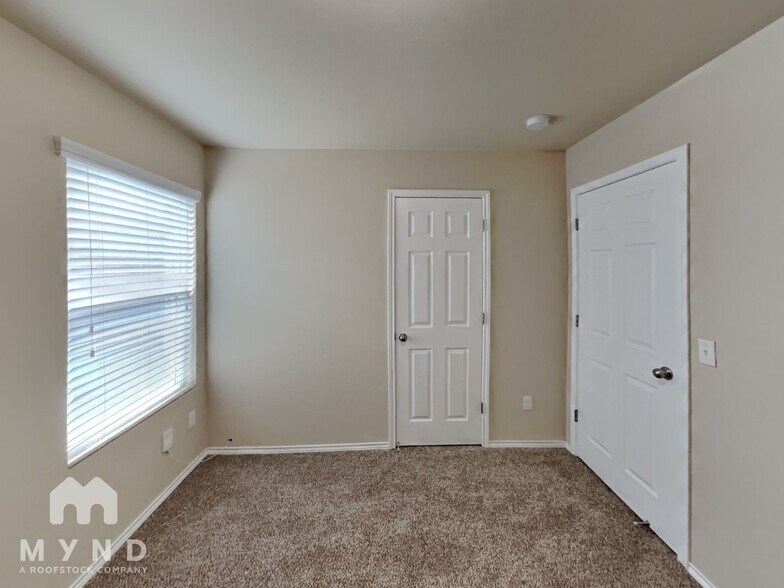 Building Photo - 9605 Jackrabbit Rd