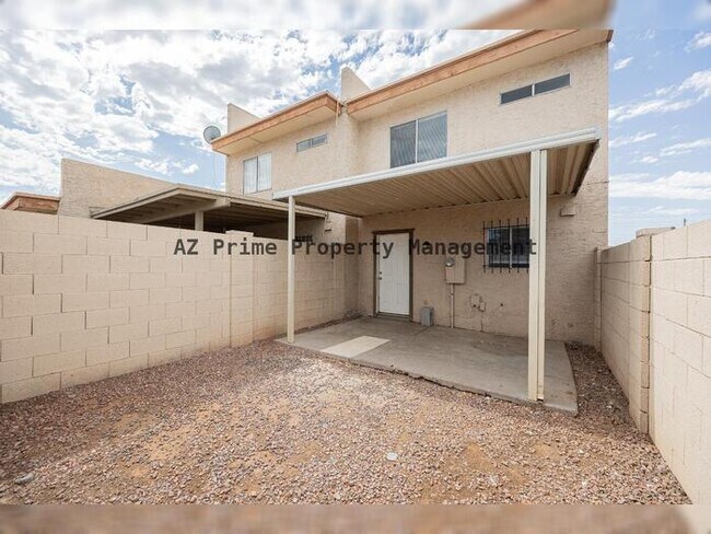Building Photo - 4513 N 26th Dr
