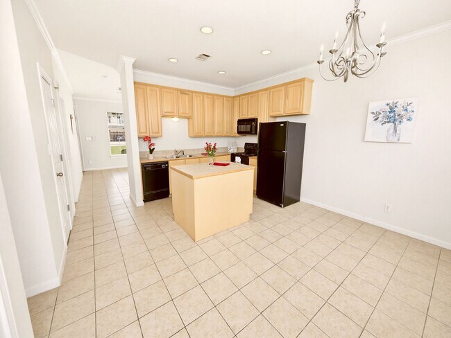 Building Photo - 2 bedroom Townhouse at Lake Beau Pre