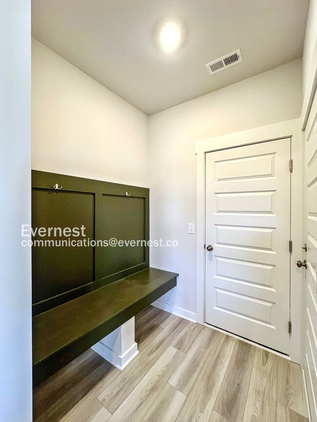 Building Photo - 506 Lyness Dr