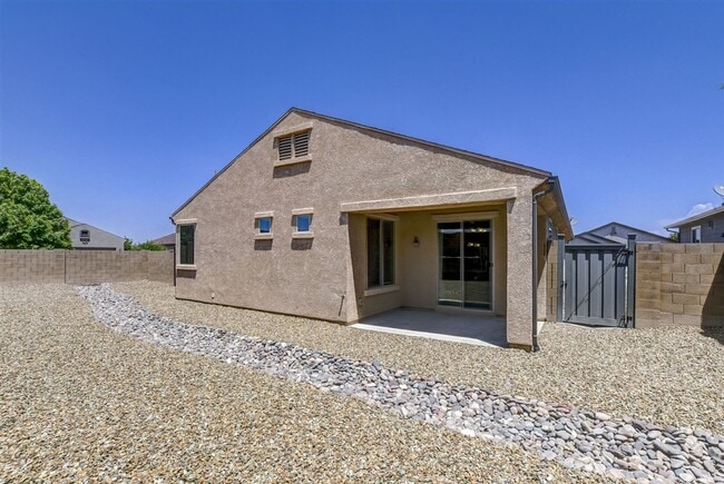 Building Photo - 3 bedrooms plus a den, 2 bath home in Brig...