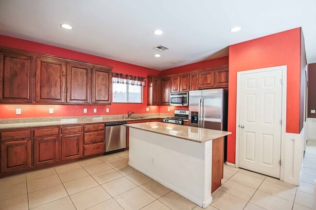 Building Photo - Luxurious Retreat in the Heart of Las Vegas