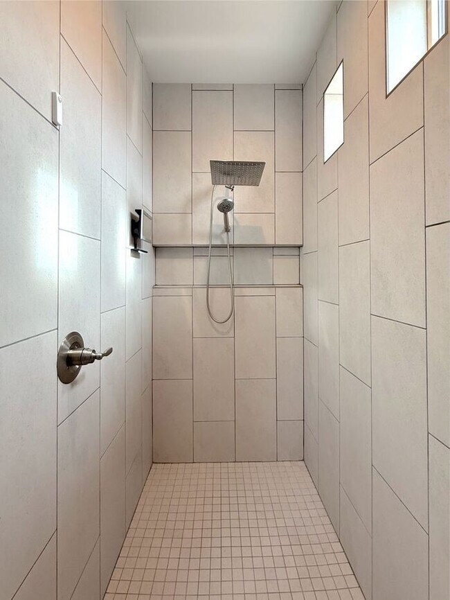 Building Photo - Desert Color Condo 3 bd, 2.5 bt, Extra Large 2 Car Garage Home