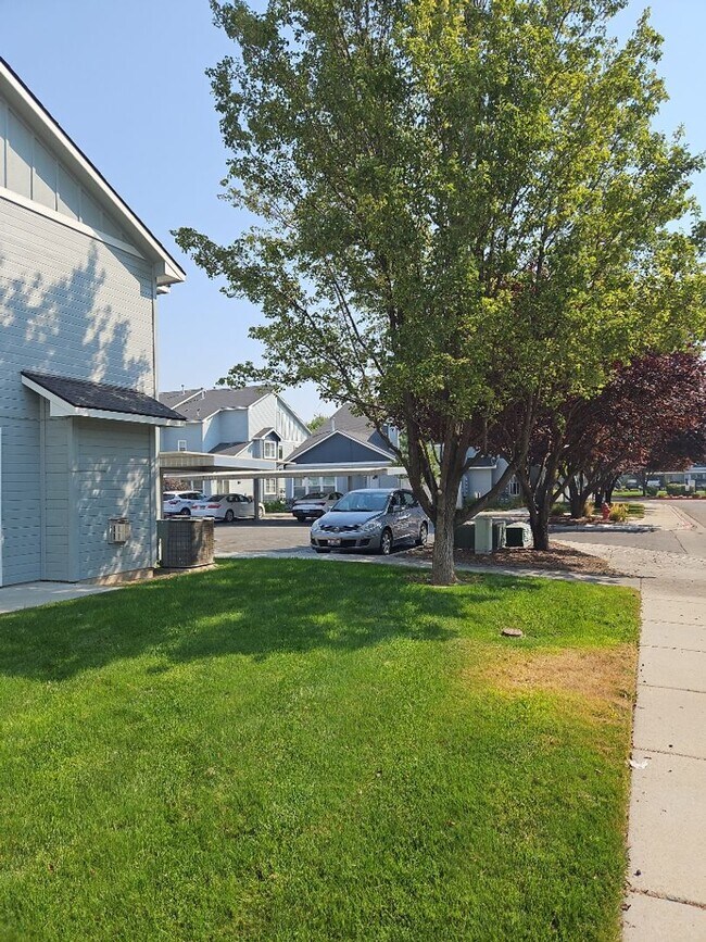 Building Photo - Fabulous Location!  3 bedroom, 2 bathroom ...